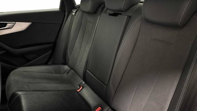 2022 Audi A4 Saloon 2.0 S line 40 TFSI  204 PS S tronic
