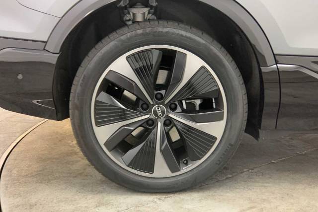 2026 Audi Q6 e-tron Q6 SUV Black Edition e-tron quattro 315,00 kW