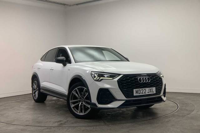 Audi Q3 Sportback 1.5 Black Edition 35 TFSI  150 PS 6-speed 4x4 vehicle Petrol Ibis white, solid