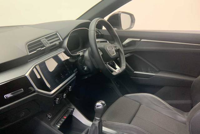 2022 Audi Q3 Sportback 1.5 Black Edition 35 TFSI  150 PS 6-speed
