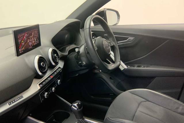 2022 Audi SQ2 2.0 Black Edition TFSI  300 PS S tronic