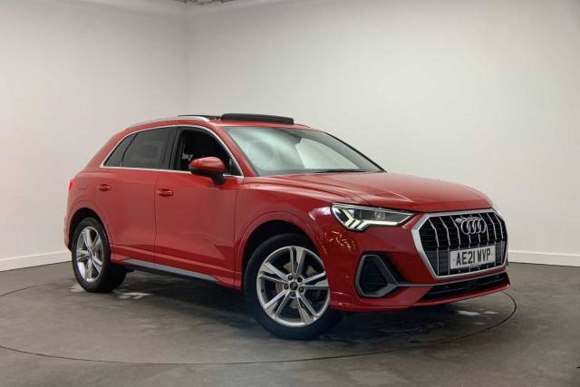 Audi Q3 1.5 S line 35 TFSI  150 PS 6-speed 4x4 vehicle Petrol Tango Red Metallic