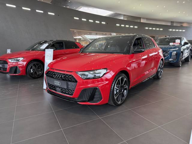 Audi A1 Sportback AUDI A1 Sportback Black Edition 30 TFSI 116 PS 6-speed Sportback Petrol Progressive red, metallic Myth