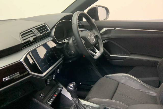 2022 Audi Q3 1.5 Black Edition 35 TFSI  150 PS S tronic