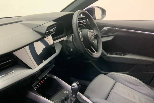 2023 Audi A3 Sportback 1.5 S line 35 TFSI  150 PS 6-speed
