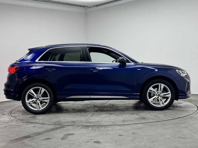 2024 Audi Q3 2.0 S line 35 TDI  150 PS S tronic