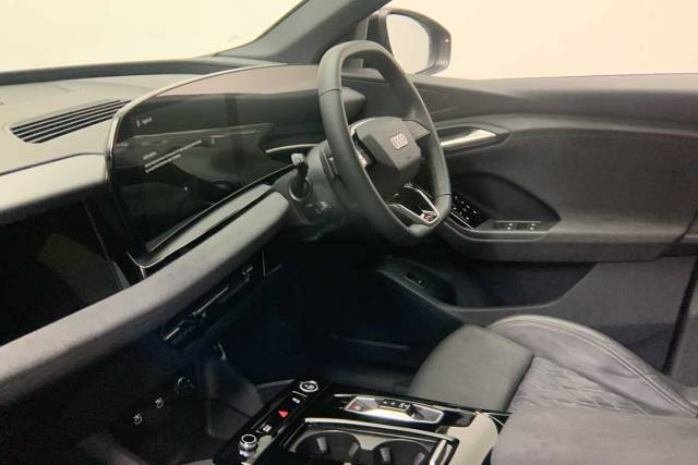 2026 Audi Q6 e-tron SUV Edition 1  185,00 kW