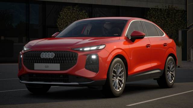 Audi Q3 Sportback 1.5 AUDI Q3 Sportback Sport TFSI 150 PS S tronic SUV Petrol Progressive red, metallic