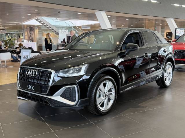 Audi Q2 1.5 AUDI Q2 S line 35 TFSI 150 PS S tronic SUV Petrol Mythos black, metallic