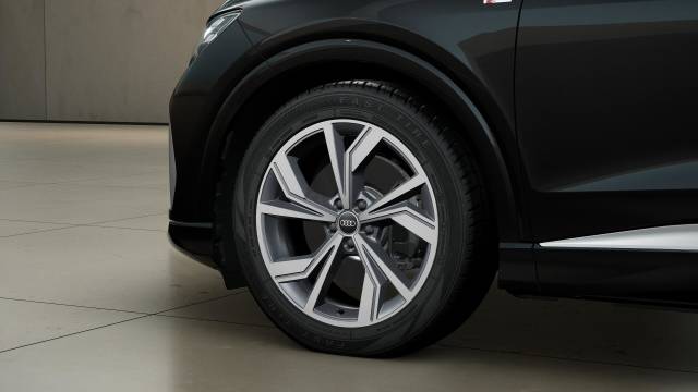 Audi Q4 e-tron AUDI Q4 SUV S line e-tron 150,00 kW