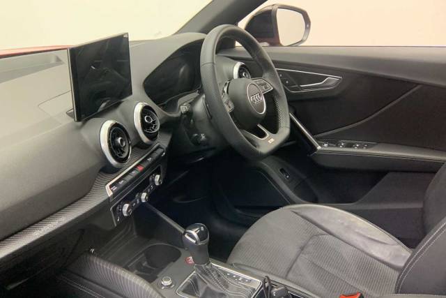 2024 Audi SQ2 2.0 Black Edition TFSI  300 PS S tronic