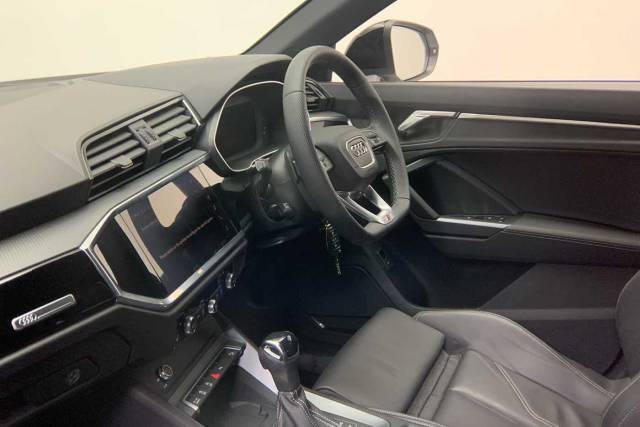2024 Audi Q3 1.5 Black Edition 35 TFSI  150 PS S tronic