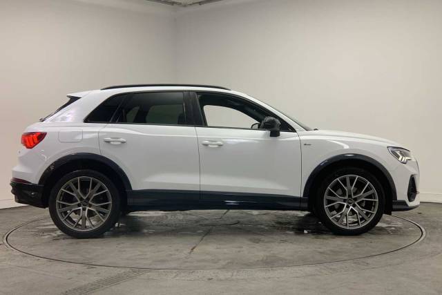 2024 Audi Q3 1.5 Black Edition 35 TFSI  150 PS S tronic