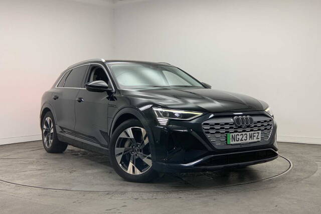 Audi Q8 e-tron Sport 50 e-tron quattro 250,00 kW 4x4 vehicle Electric Mythos Black Metallic