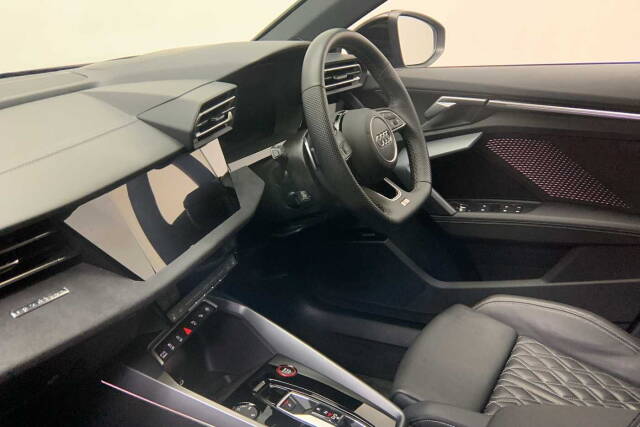 2024 Audi S3 Saloon 2.0 Black Edition TFSI  333 PS S tronic