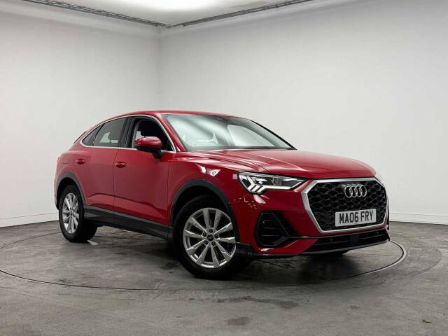 Audi Q3 Sportback 1.5 Sport 35 TFSI  150 PS S tronic 4x4 vehicle Petrol Tango red, metallic