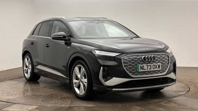 Audi Q4 e-tron S line 40  150,00 kW 4x4 vehicle Electric Mythos black, metallic