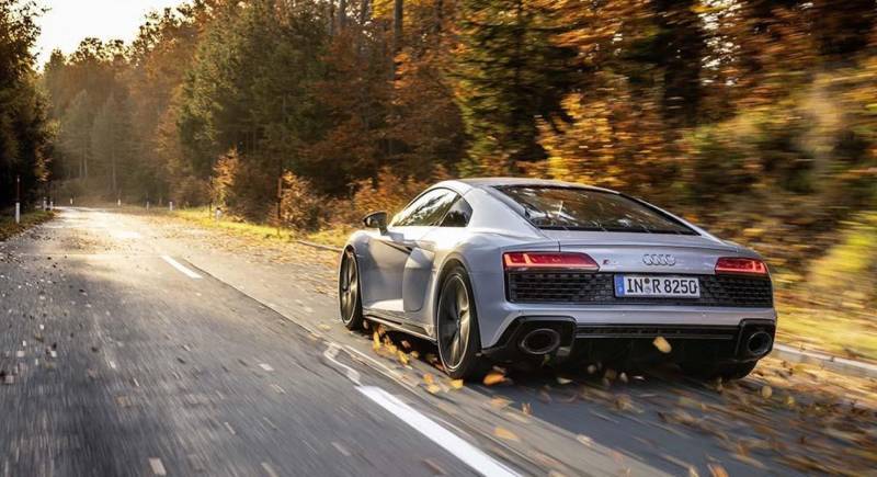 Audi R8 acceleration