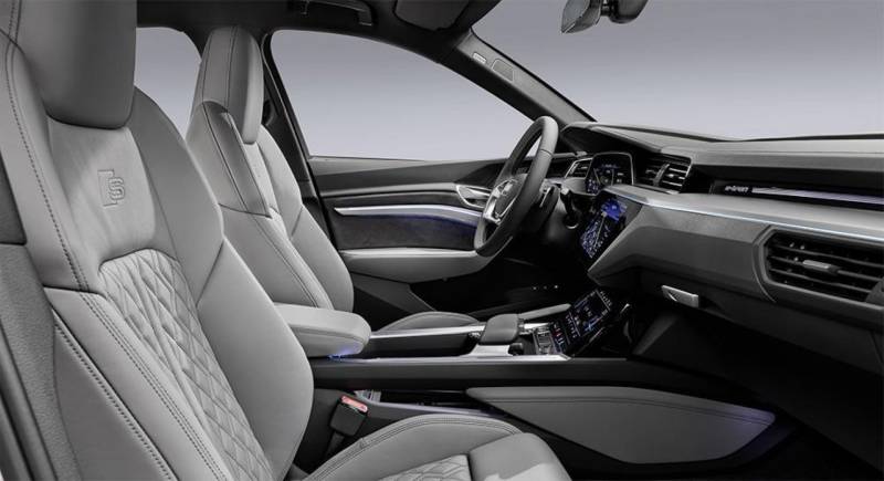 Audi e-tron interior space
