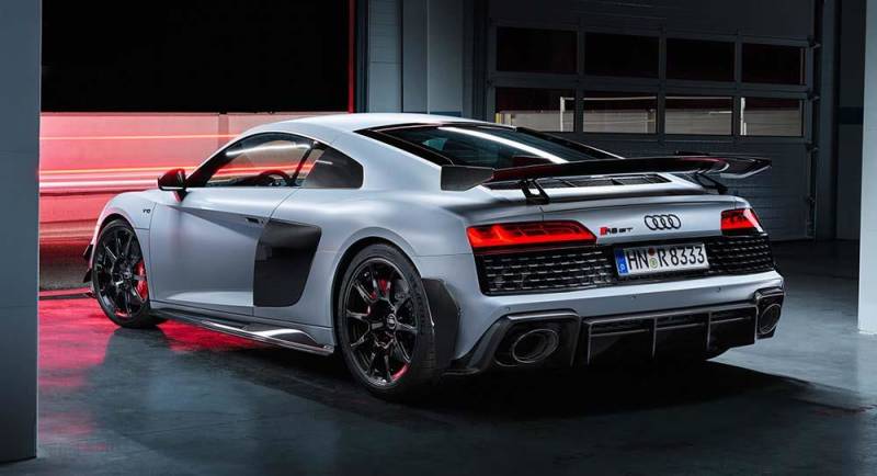Audi R8 Spied with New Fascia, Oval Exhaust | News | Car and Driver