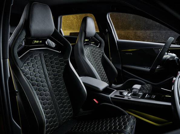 Audi RS4 Avant - 25 Years Edition - front bucket seats