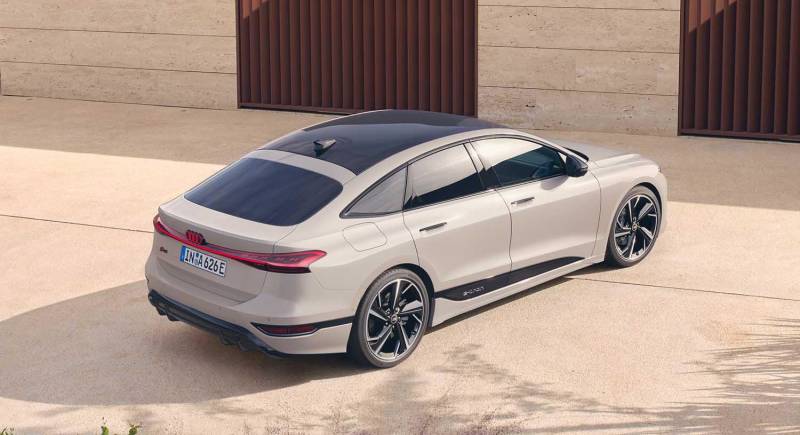 Audi A6 e-tron has the second generation of the Audi virtual mirrors and an optional innovative panoramic glass roof
